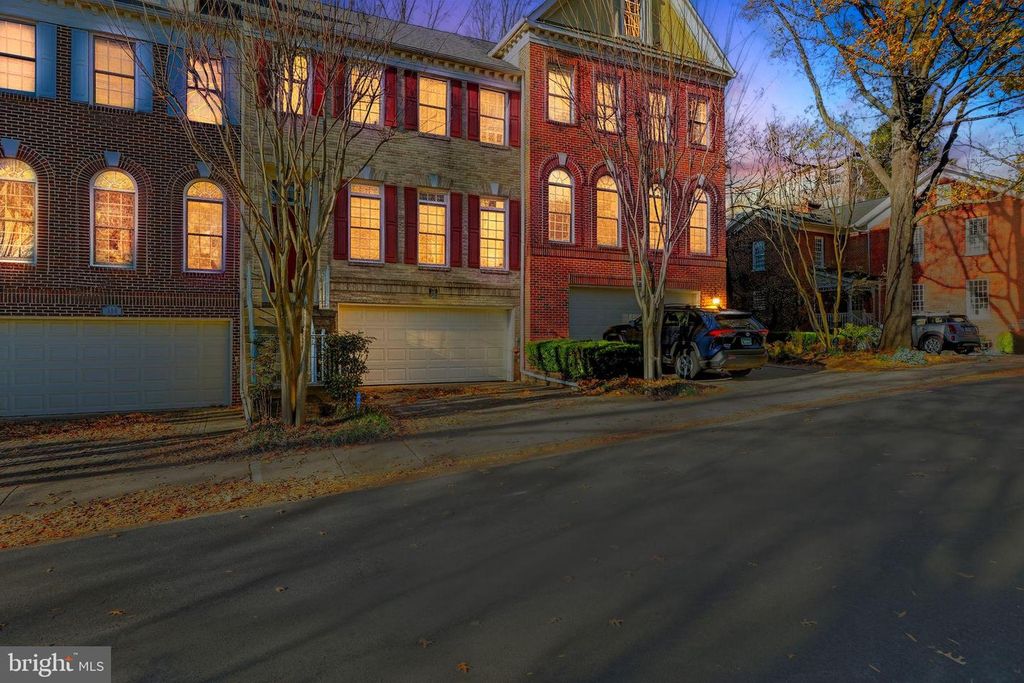 128 REES PL, Falls Church, VA 22046