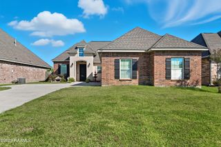 207 Lexi Falls Lane, Broussard, LA 70518