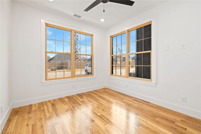 4613 S 47th Street, Rogers, AR 72758