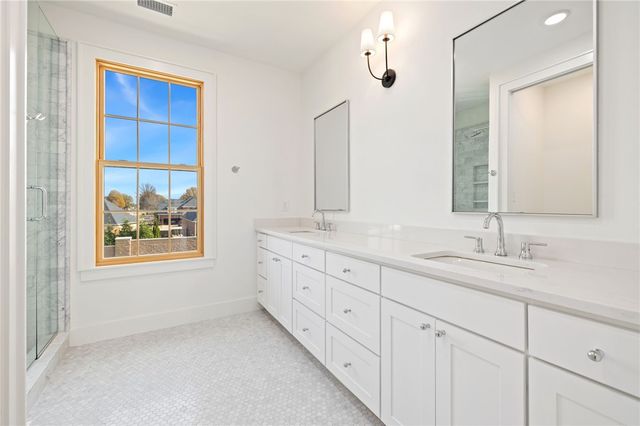 4613 S 47th Street, Rogers, AR 72758