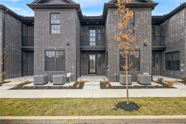 4613 S 47th Street, Rogers, AR 72758