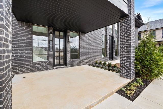 4613 S 47th Street, Rogers, AR 72758