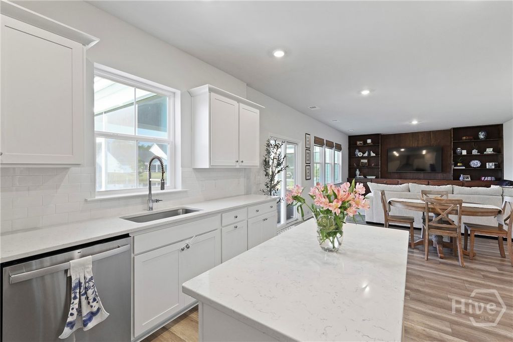 Image 12 of property listing at 123 Binscombe Lane, Pooler, GA 31322