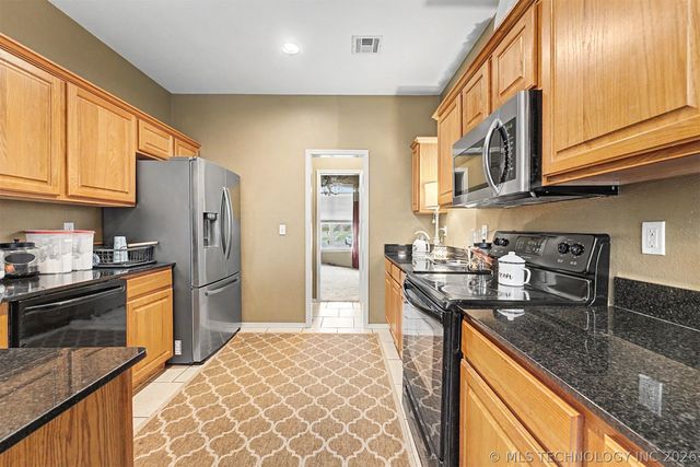 14901 E 87th Place N, Owasso, OK 74055