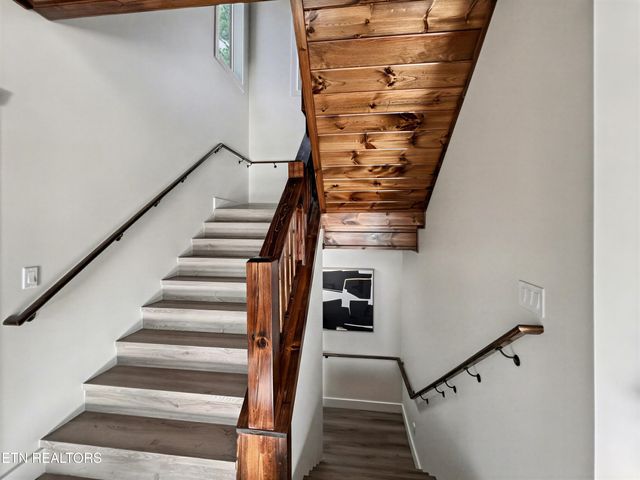 1924 Walker Tr, Sevierville, TN 37876