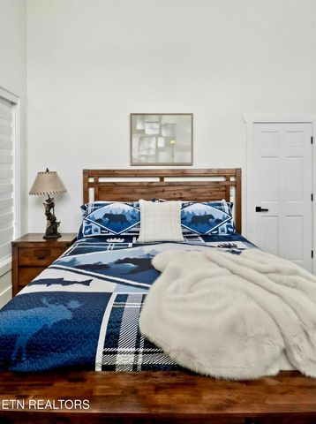 1924 Walker Tr, Sevierville, TN 37876