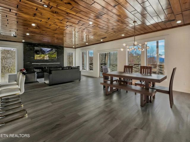 1924 Walker Tr, Sevierville, TN 37876