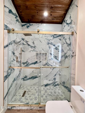 1924 Walker Tr, Sevierville, TN 37876