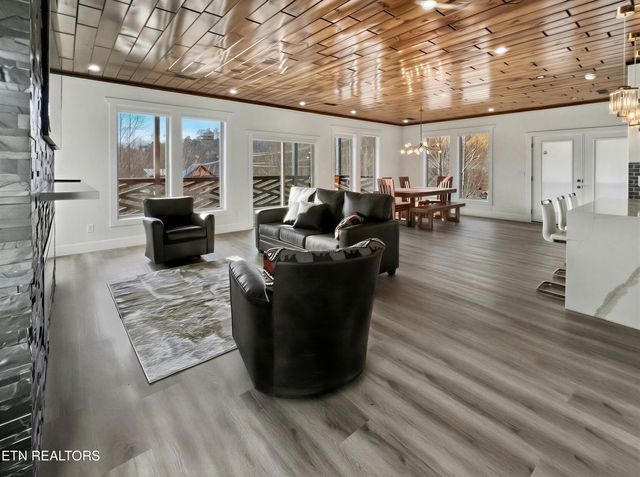 1924 Walker Tr, Sevierville, TN 37876