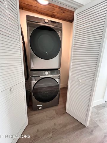 1924 Walker Tr, Sevierville, TN 37876