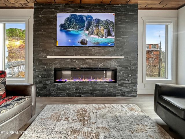 1924 Walker Tr, Sevierville, TN 37876