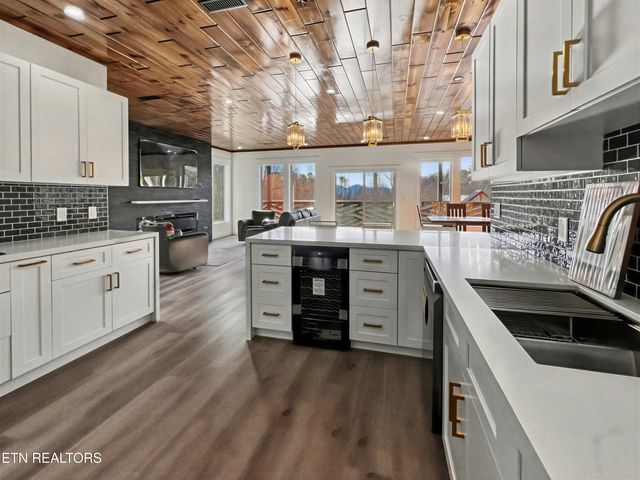 1924 Walker Tr, Sevierville, TN 37876