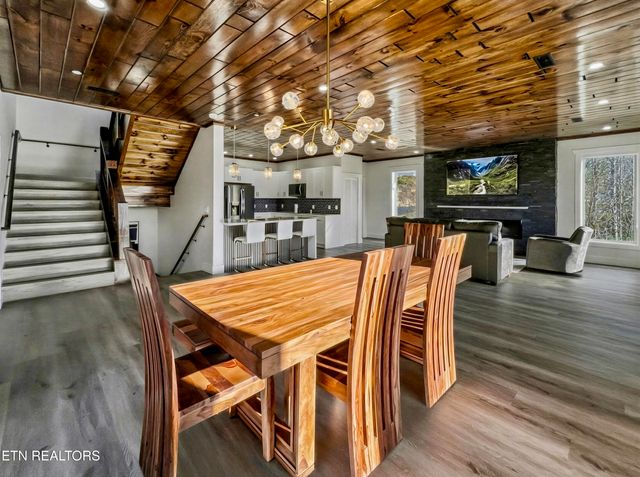 1924 Walker Tr, Sevierville, TN 37876