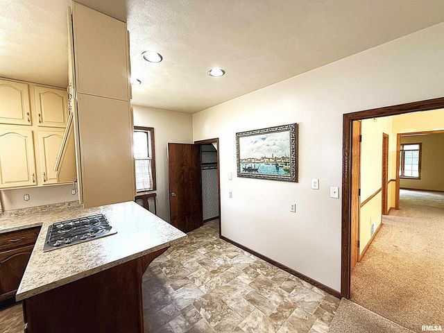 330 N MAIN Street, Walcott, IA 52773