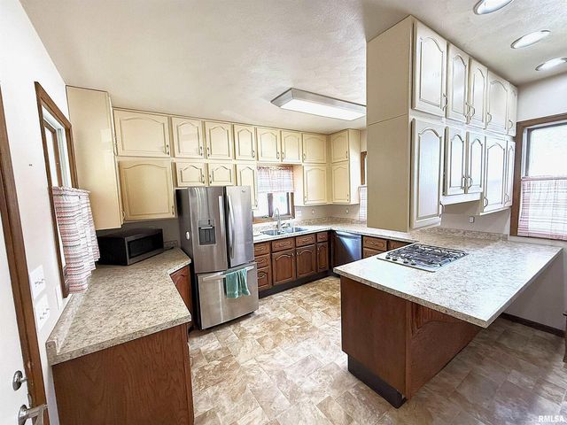 330 N MAIN Street, Walcott, IA 52773