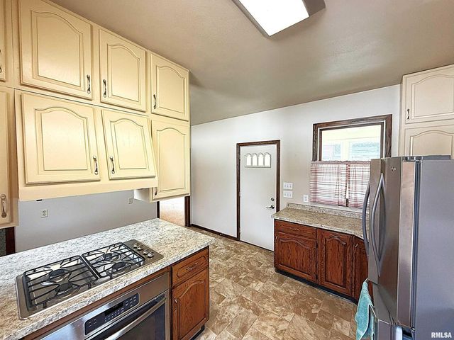 330 N MAIN Street, Walcott, IA 52773