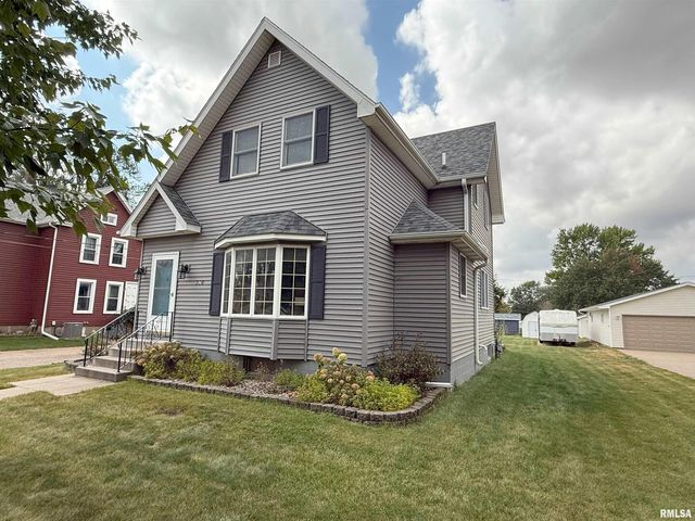 330 N MAIN Street, Walcott, IA 52773