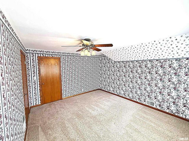 330 N MAIN Street, Walcott, IA 52773