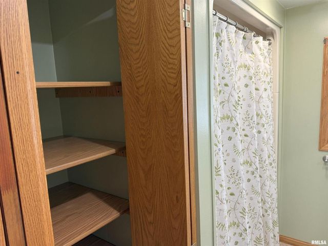 330 N MAIN Street, Walcott, IA 52773