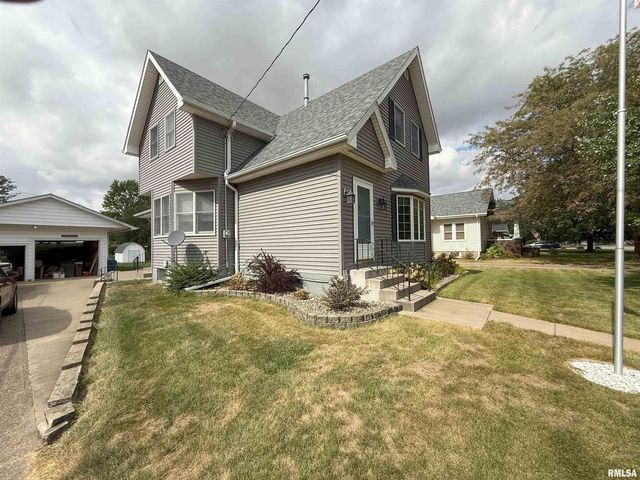 330 N MAIN Street, Walcott, IA 52773