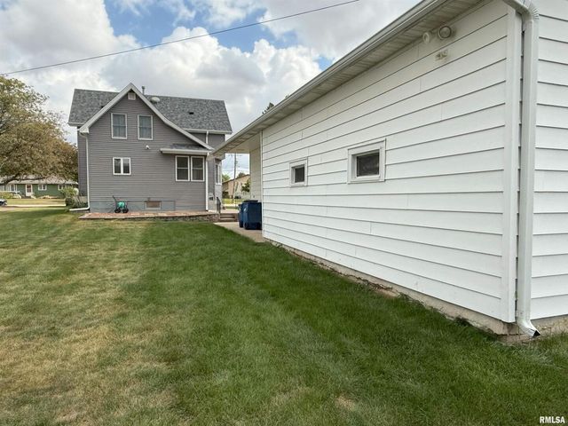 330 N MAIN Street, Walcott, IA 52773