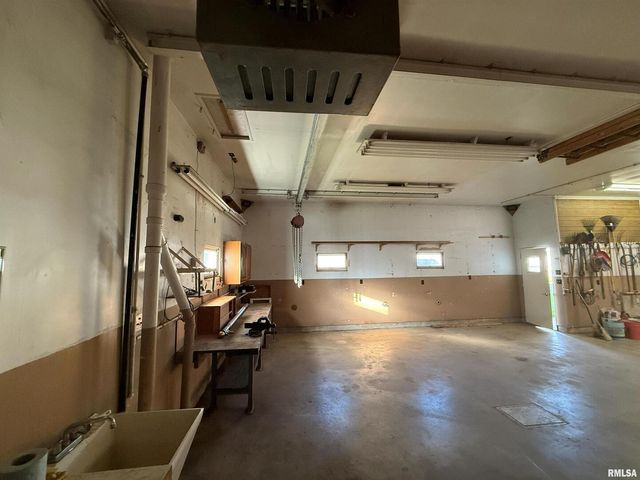 330 N MAIN Street, Walcott, IA 52773