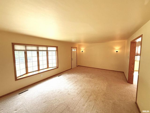 330 N MAIN Street, Walcott, IA 52773