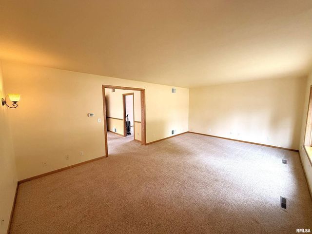 330 N MAIN Street, Walcott, IA 52773