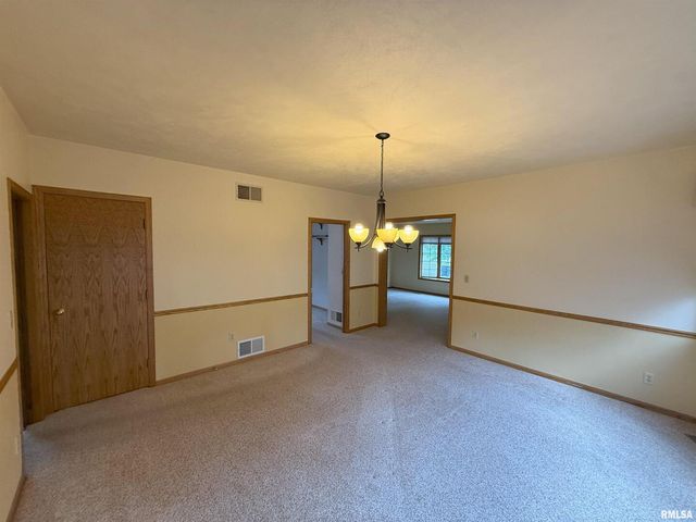 330 N MAIN Street, Walcott, IA 52773