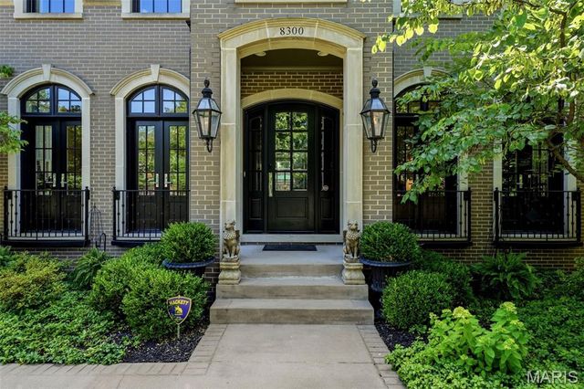 8300 Kingsbury Boulevard, Clayton, MO 63105