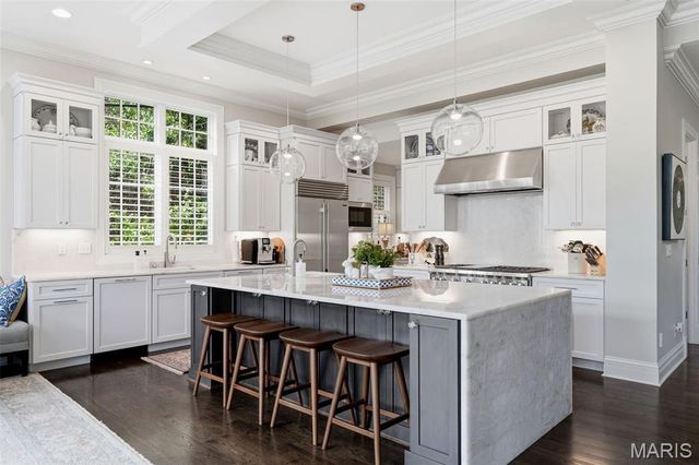 8300 Kingsbury Boulevard, Clayton, MO 63105