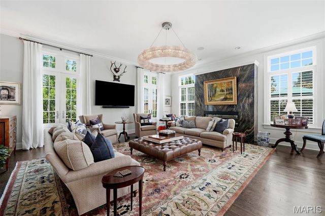 8300 Kingsbury Boulevard, Clayton, MO 63105
