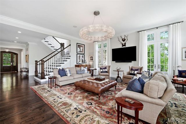 8300 Kingsbury Boulevard, Clayton, MO 63105