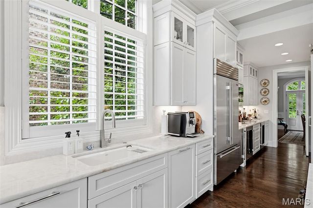 8300 Kingsbury Boulevard, Clayton, MO 63105