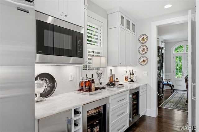 8300 Kingsbury Boulevard, Clayton, MO 63105