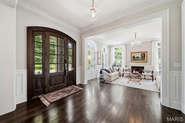 8300 Kingsbury Boulevard, Clayton, MO 63105