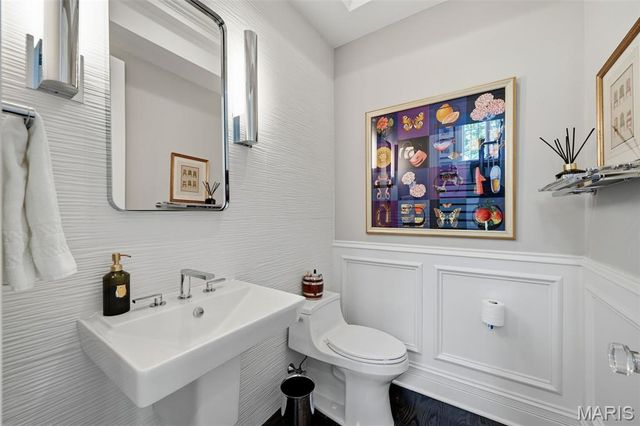 8300 Kingsbury Boulevard, Clayton, MO 63105