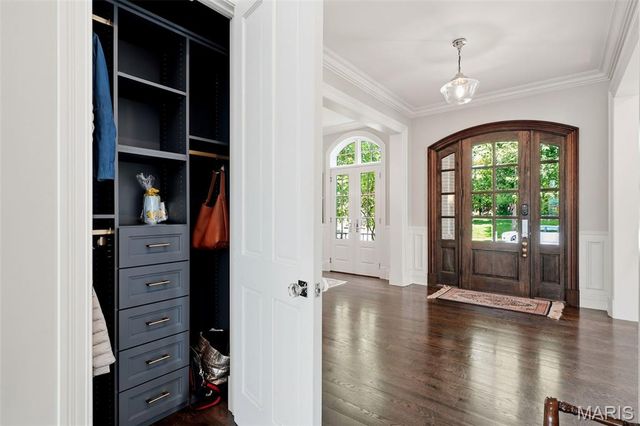 8300 Kingsbury Boulevard, Clayton, MO 63105