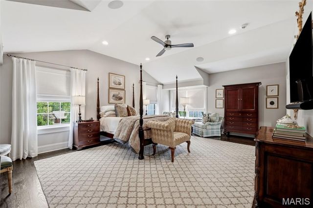8300 Kingsbury Boulevard, Clayton, MO 63105