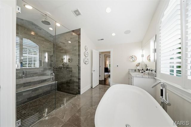8300 Kingsbury Boulevard, Clayton, MO 63105