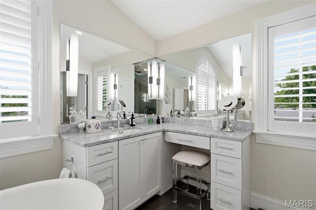8300 Kingsbury Boulevard, Clayton, MO 63105