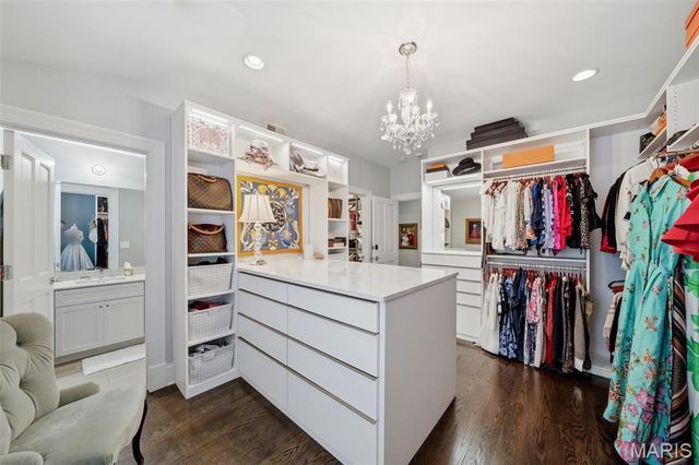 8300 Kingsbury Boulevard, Clayton, MO 63105