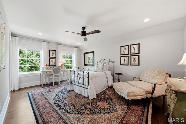 8300 Kingsbury Boulevard, Clayton, MO 63105