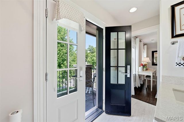 8300 Kingsbury Boulevard, Clayton, MO 63105