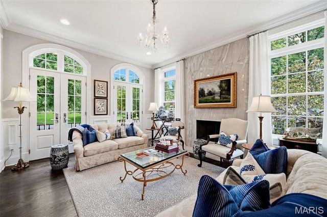 8300 Kingsbury Boulevard, Clayton, MO 63105