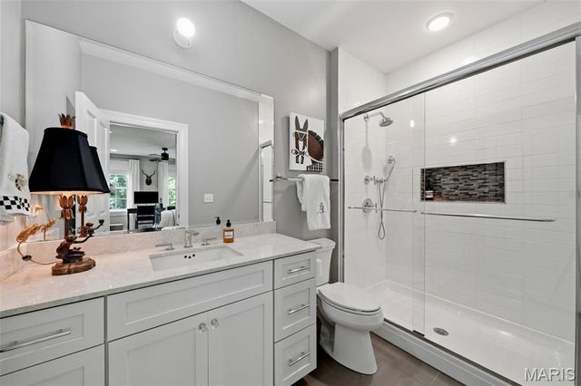 8300 Kingsbury Boulevard, Clayton, MO 63105