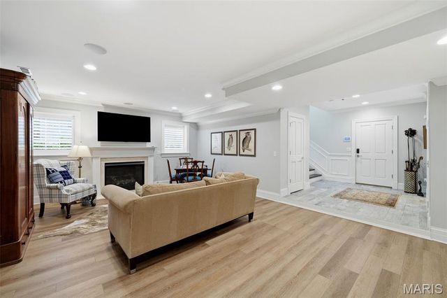 8300 Kingsbury Boulevard, Clayton, MO 63105
