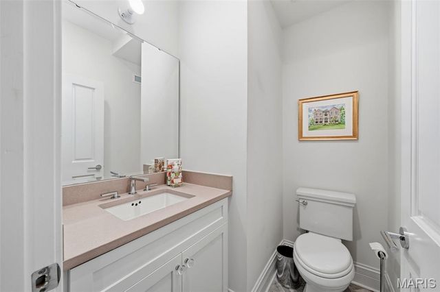 8300 Kingsbury Boulevard, Clayton, MO 63105