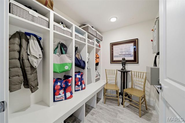 8300 Kingsbury Boulevard, Clayton, MO 63105