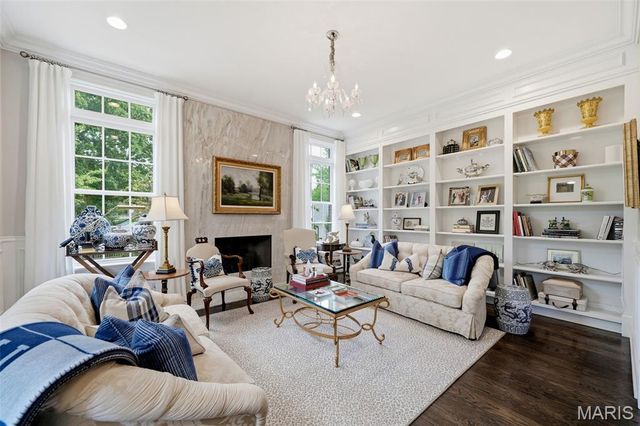 8300 Kingsbury Boulevard, Clayton, MO 63105
